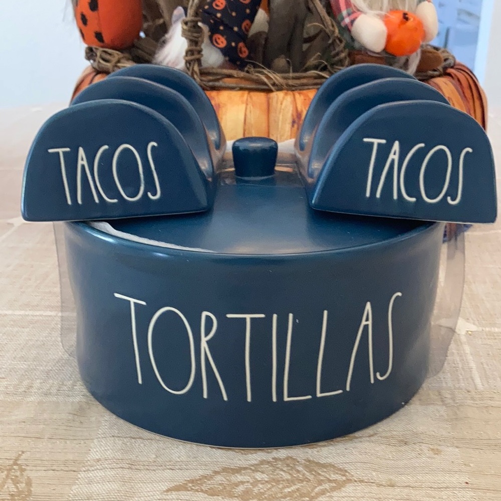 Rae Dunn Blue Tortillas Bowl with Lid and Taco holders Never Used
Great Gift